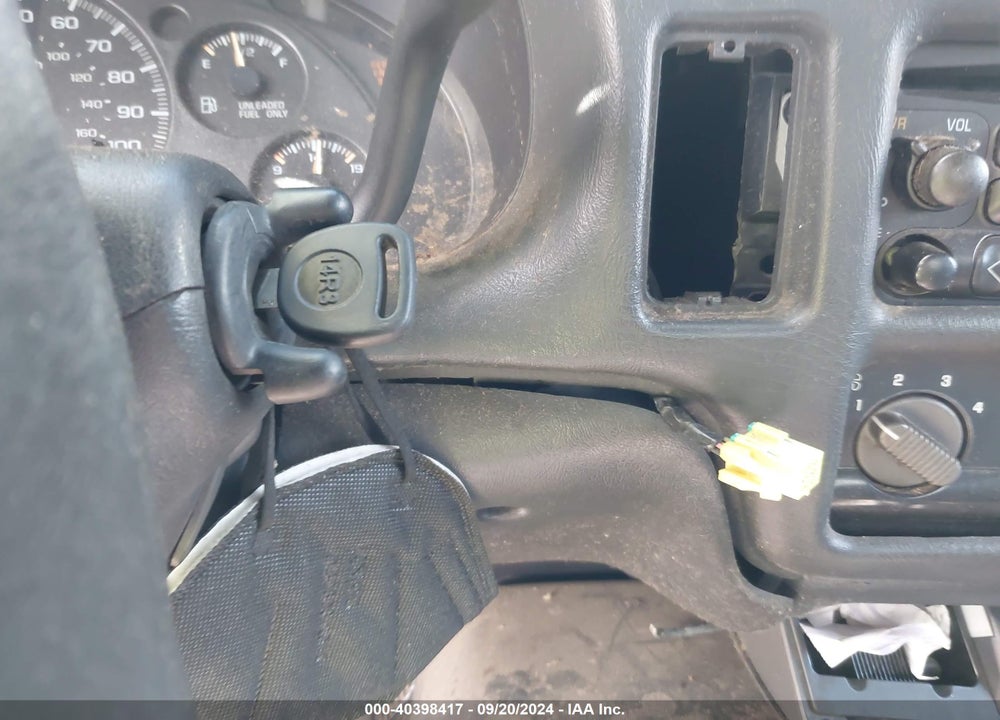 1999 CHEVROLET S-10 LS VIN: 1GCCS19X5X8120076