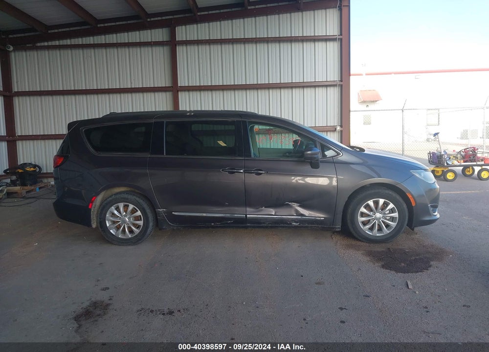 2018 CHRYSLER PACIFICA TOURING L VIN: 2C4RC1BG1JR154092