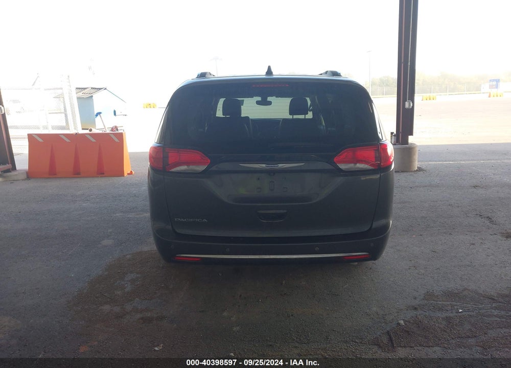 2018 CHRYSLER PACIFICA TOURING L VIN: 2C4RC1BG1JR154092