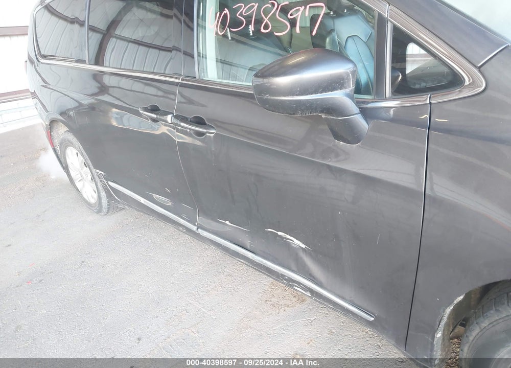 2018 CHRYSLER PACIFICA TOURING L VIN: 2C4RC1BG1JR154092