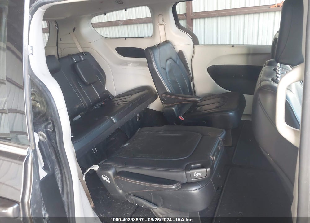 2018 CHRYSLER PACIFICA TOURING L VIN: 2C4RC1BG1JR154092