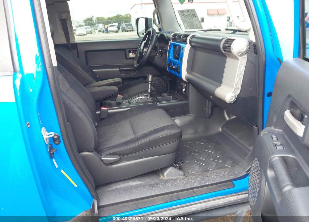 2007 TOYOTA FJ CRUISER VIN: JTEZU11F670007108