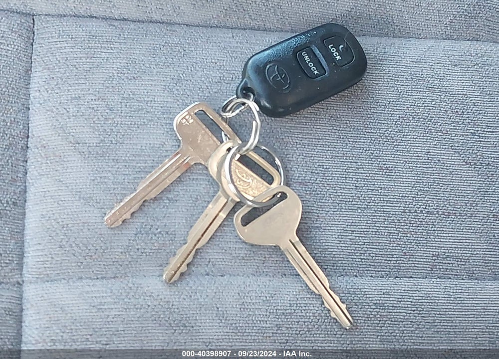 2000 TOYOTA SIENNA LE VIN: 4T3ZF13C4YU199563