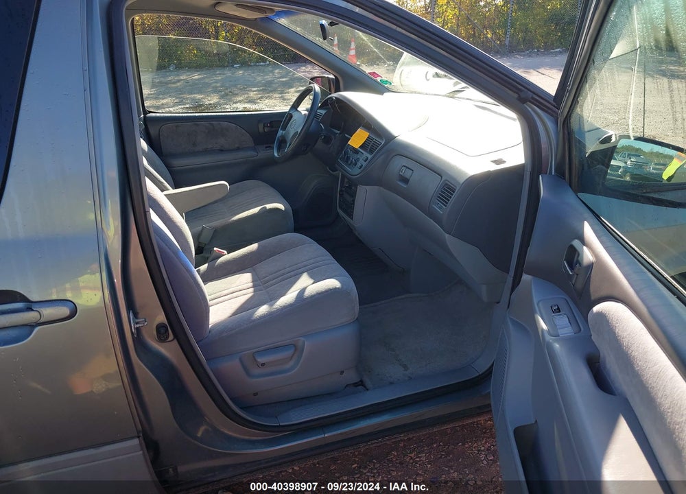 2000 TOYOTA SIENNA LE VIN: 4T3ZF13C4YU199563