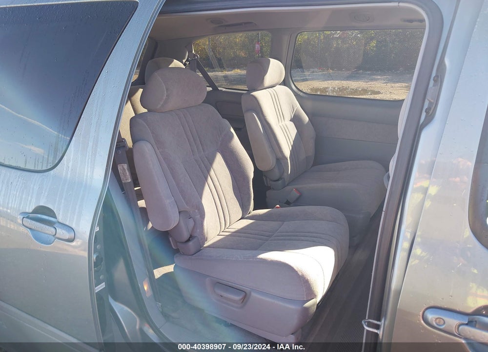 2000 TOYOTA SIENNA LE VIN: 4T3ZF13C4YU199563