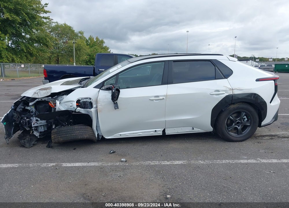 2024 TOYOTA BZ4X XLE VIN: JTMAAAAA3RA034598