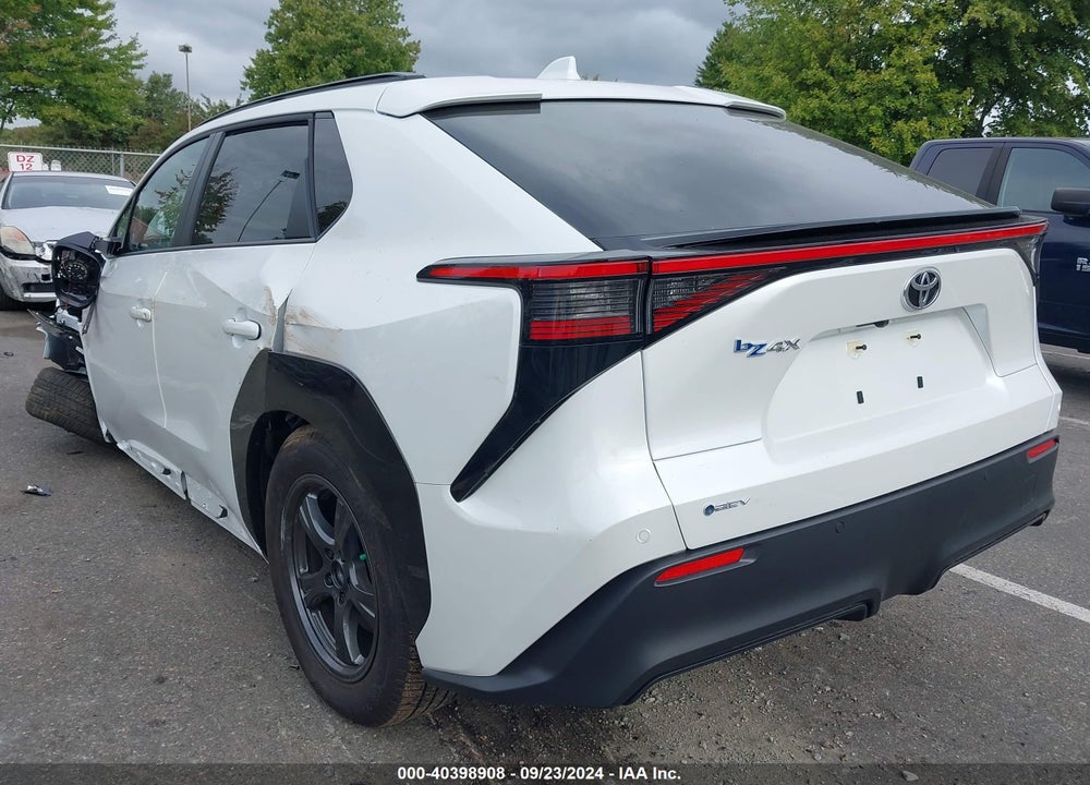 2024 TOYOTA BZ4X XLE VIN: JTMAAAAA3RA034598