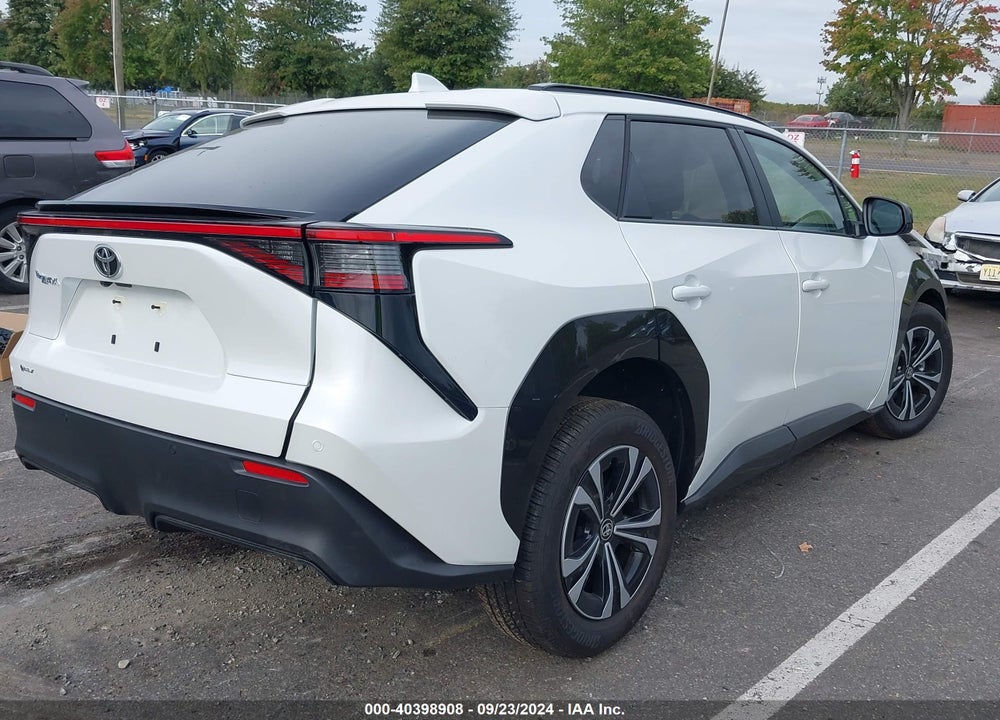 2024 TOYOTA BZ4X XLE VIN: JTMAAAAA3RA034598