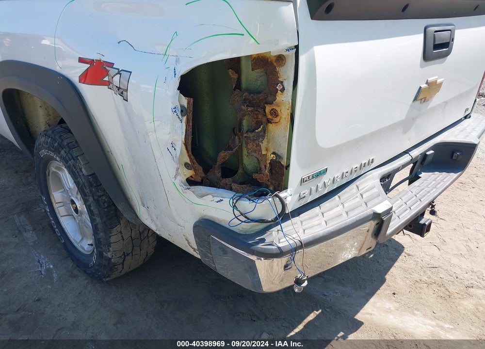 2011 CHEVROLET SILVERADO 1500 LT VIN: 1GCRKSE00BZ212868