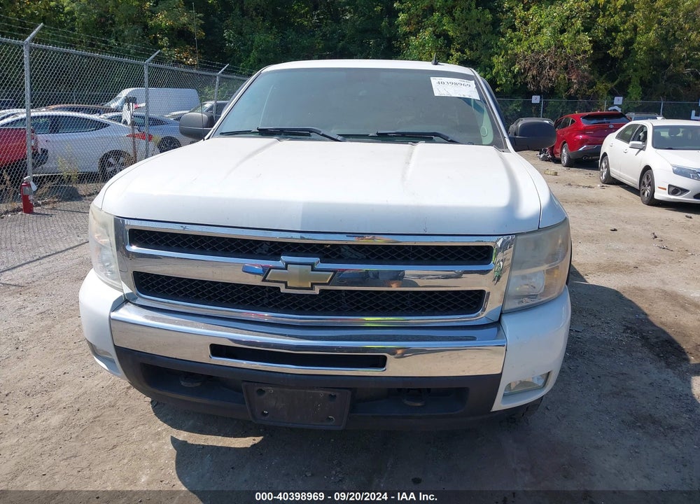 2011 CHEVROLET SILVERADO 1500 LT VIN: 1GCRKSE00BZ212868