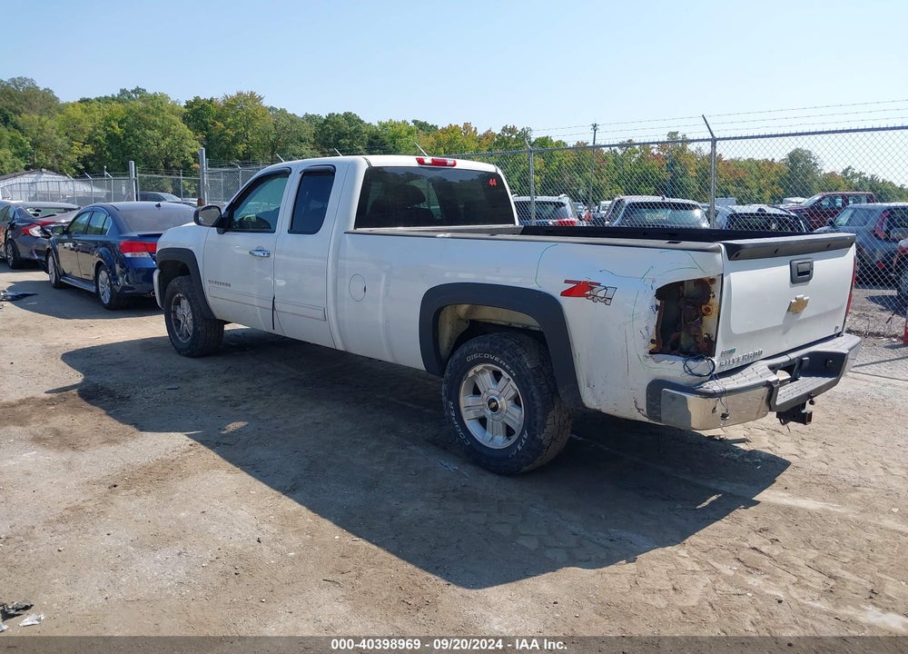 2011 CHEVROLET SILVERADO 1500 LT VIN: 1GCRKSE00BZ212868