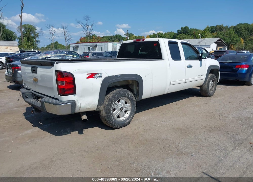 2011 CHEVROLET SILVERADO 1500 LT VIN: 1GCRKSE00BZ212868