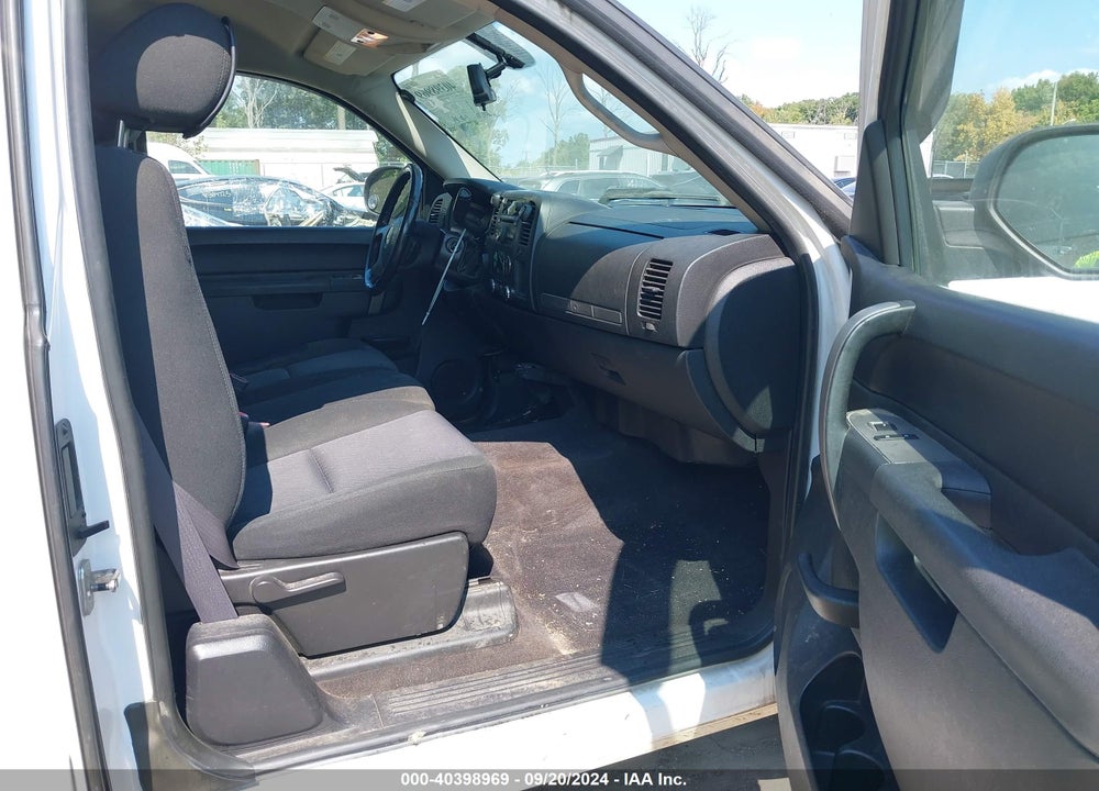 2011 CHEVROLET SILVERADO 1500 LT VIN: 1GCRKSE00BZ212868