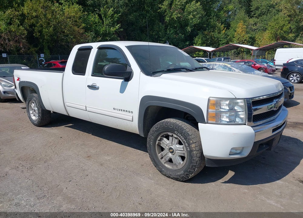 2011 CHEVROLET SILVERADO 1500 LT VIN: 1GCRKSE00BZ212868