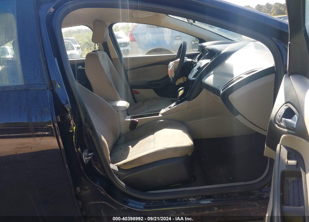 2018 FORD FOCUS SE VIN: 1FADP3F27JL234262