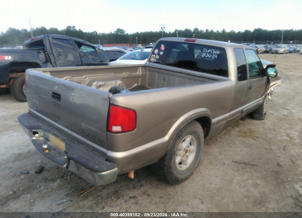 2000 CHEVROLET S-10 LS VIN: 1GCDT19W1Y8264766