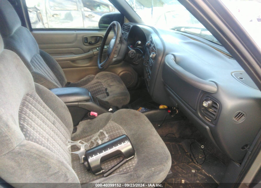 2000 CHEVROLET S-10 LS VIN: 1GCDT19W1Y8264766