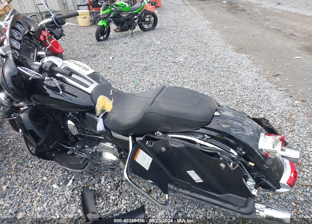 2015 HARLEY-DAVIDSON FLHTKL ULTRA LIMITED LOW VIN: 1HD1KKL18FB663665