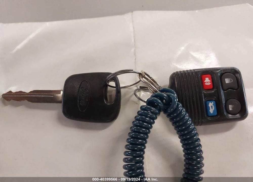 2005 FORD FOCUS ZX5 VIN: 3FAFP37NX5R146945