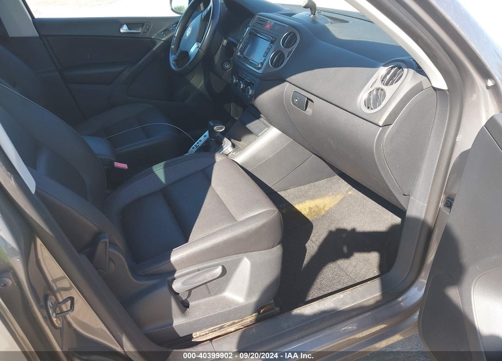 2010 VOLKSWAGEN TIGUAN WOLFSBURG EDITION VIN: WVGBV7AX1AW514772