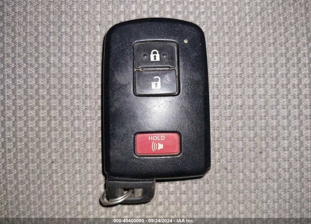 2017 TOYOTA RAV4 HYBRID XLE VIN: JTMRJREV7HD080219