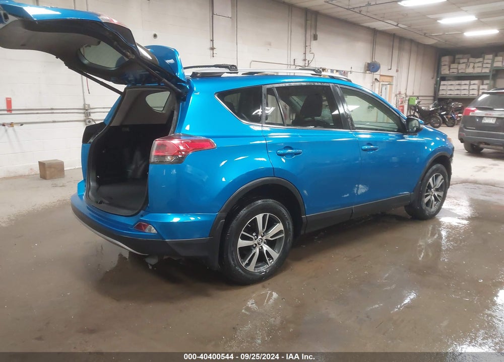 2018 TOYOTA RAV4 XLE VIN: JTMRFREV3JJ179581