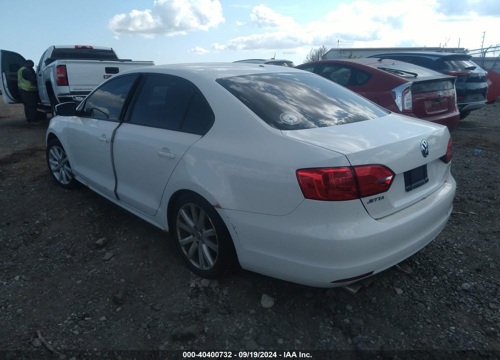 2011 VOLKSWAGEN JETTA 2.5L SE VIN: 3VWDZ7AJ5BM381400