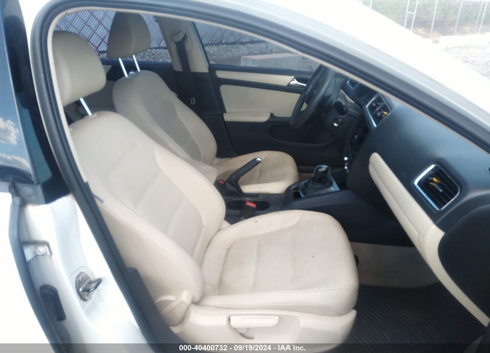 2011 VOLKSWAGEN JETTA 2.5L SE VIN: 3VWDZ7AJ5BM381400