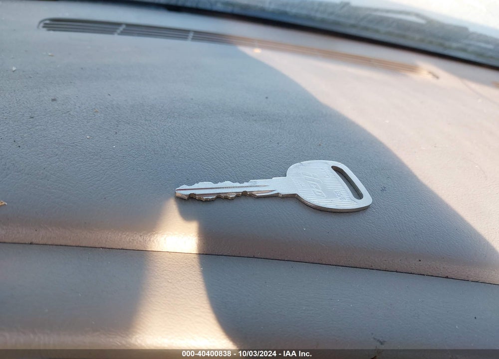 2004 GMC YUKON SLT VIN: 1GKEK13Z04J260323