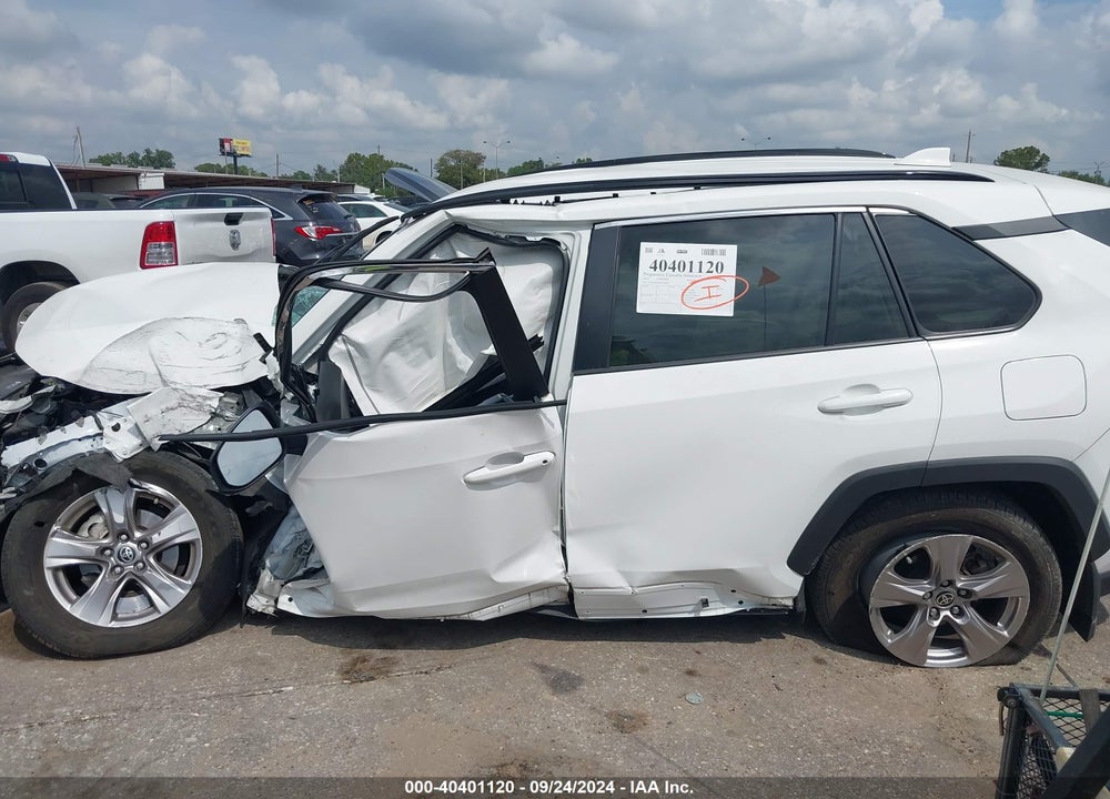 2022 TOYOTA RAV4 XLE VIN: 2T3W1RFV0NC199831