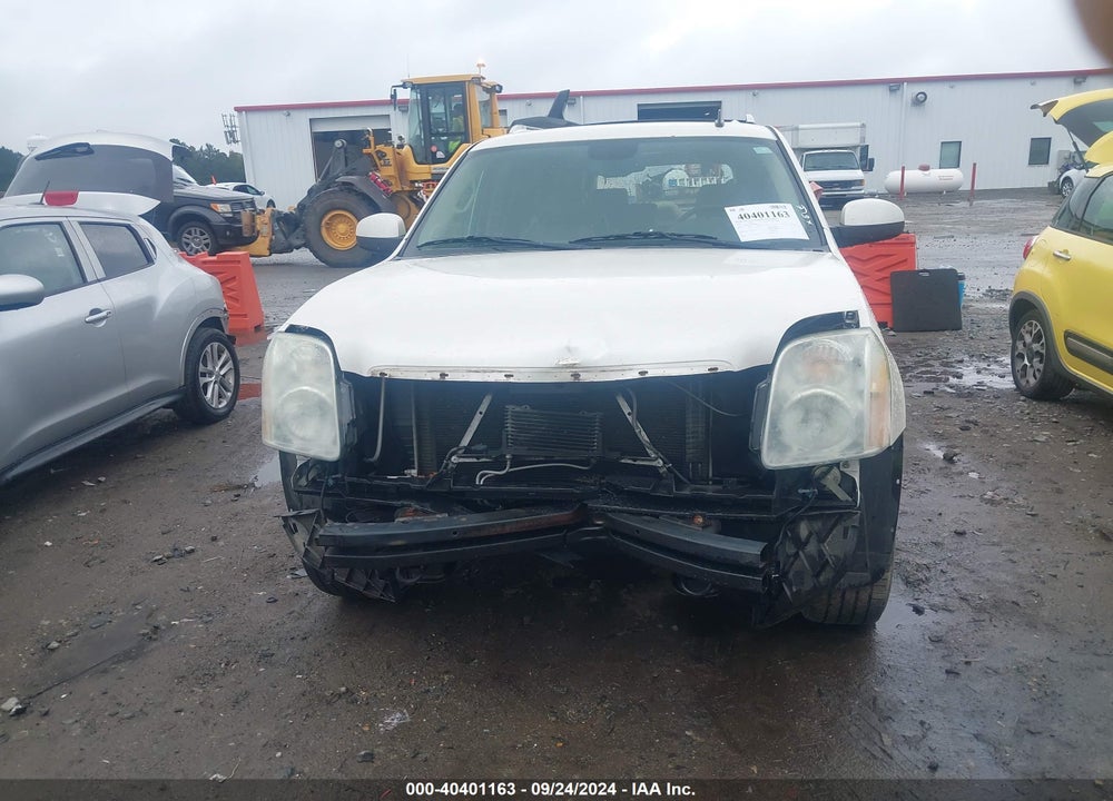 2010 GMC YUKON XL 1500 DENALI VIN: 1GKUKMEF2AR280196