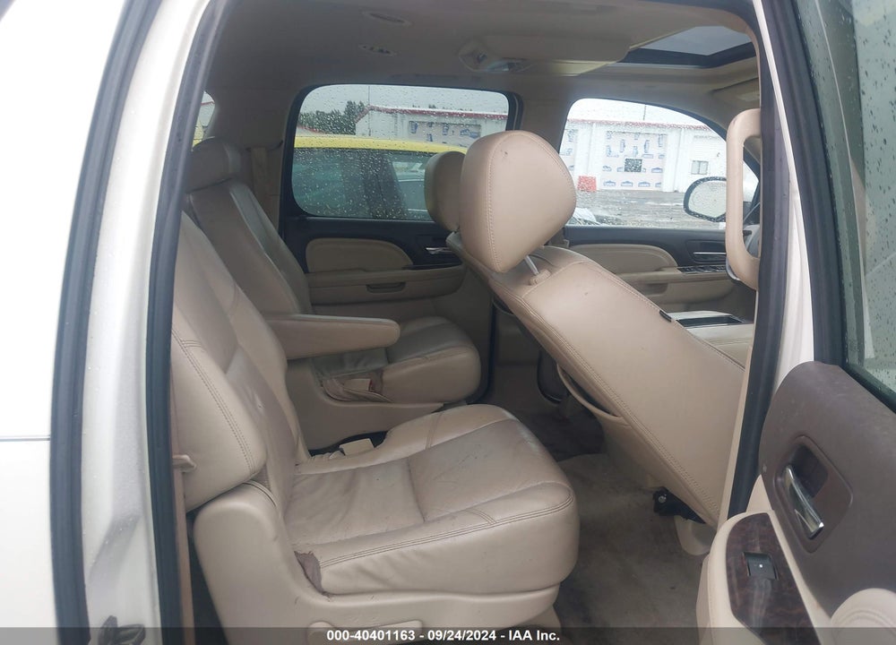2010 GMC YUKON XL 1500 DENALI VIN: 1GKUKMEF2AR280196