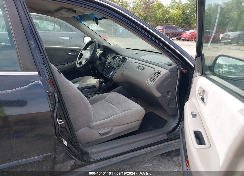 2001 HONDA ACCORD SDN LX VIN: 1HGCG16461A083519