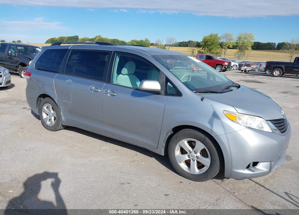 2013 TOYOTA SIENNA LE V6 8 PASSENGER VIN: 5TDKK3DC1DS305910