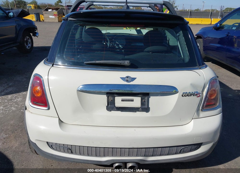 2007 MINI COOPER S VIN: WMWMF73557TT81916