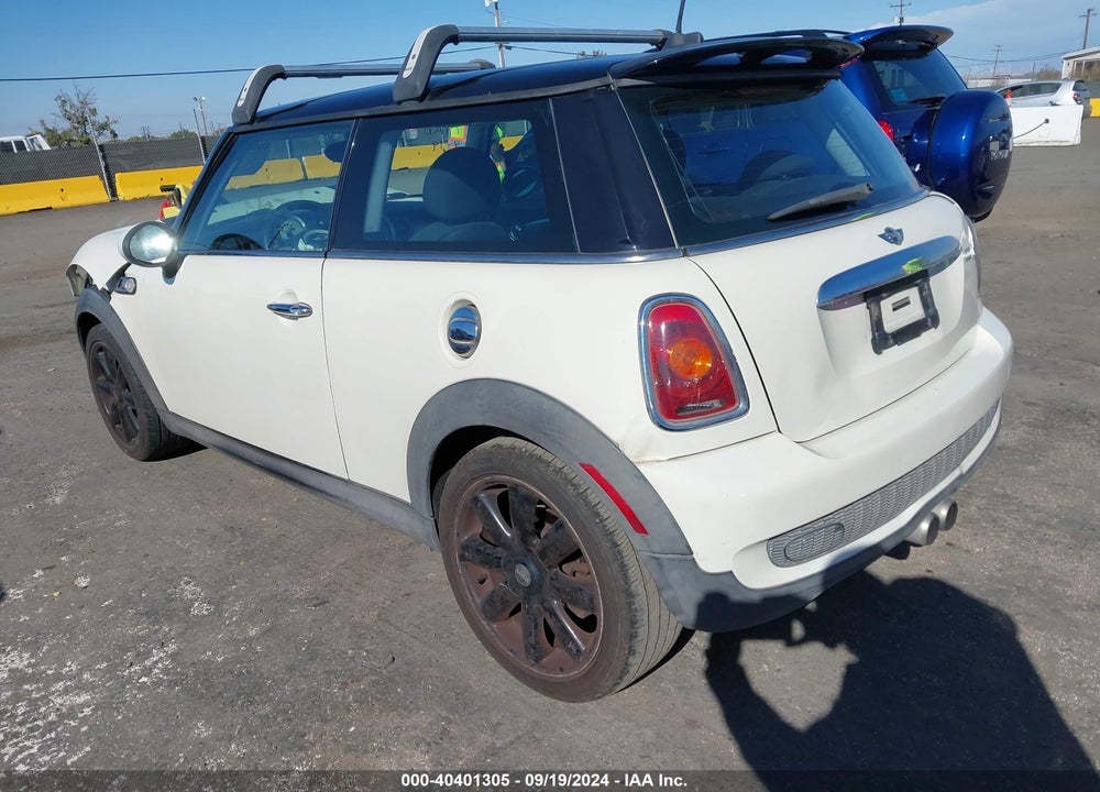 2007 MINI COOPER S VIN: WMWMF73557TT81916