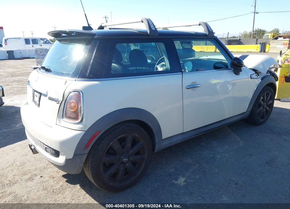 2007 MINI COOPER S VIN: WMWMF73557TT81916