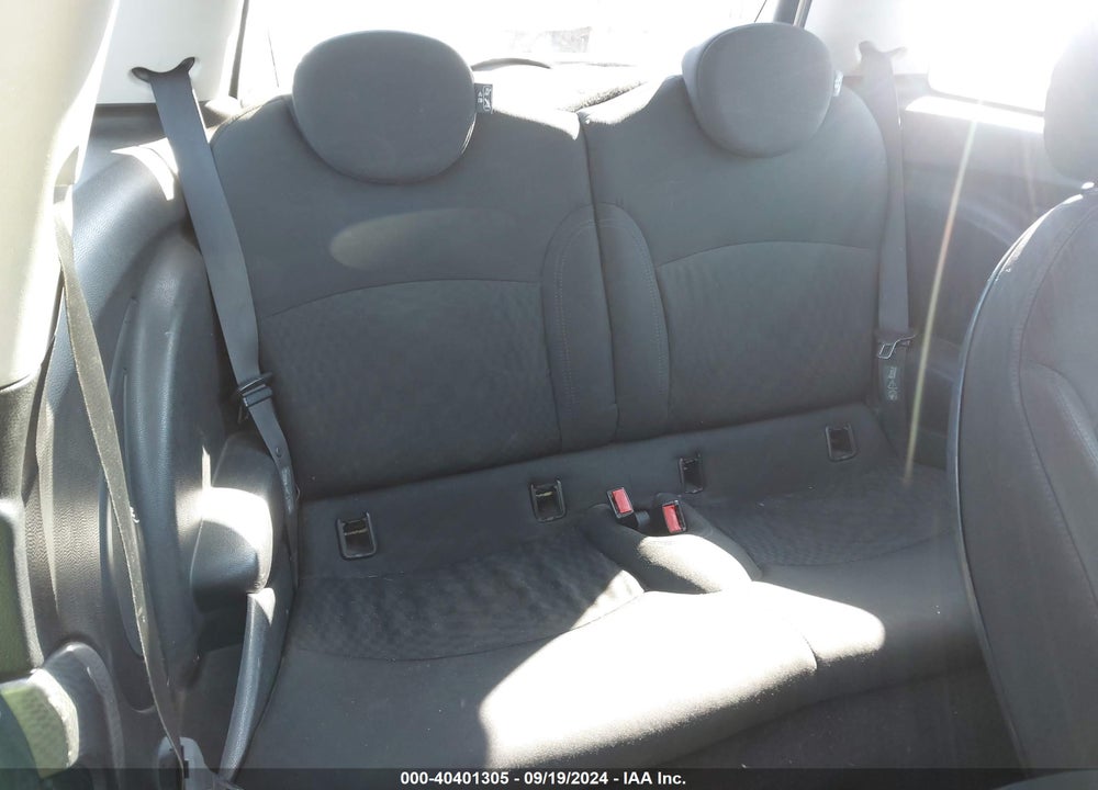 2007 MINI COOPER S VIN: WMWMF73557TT81916