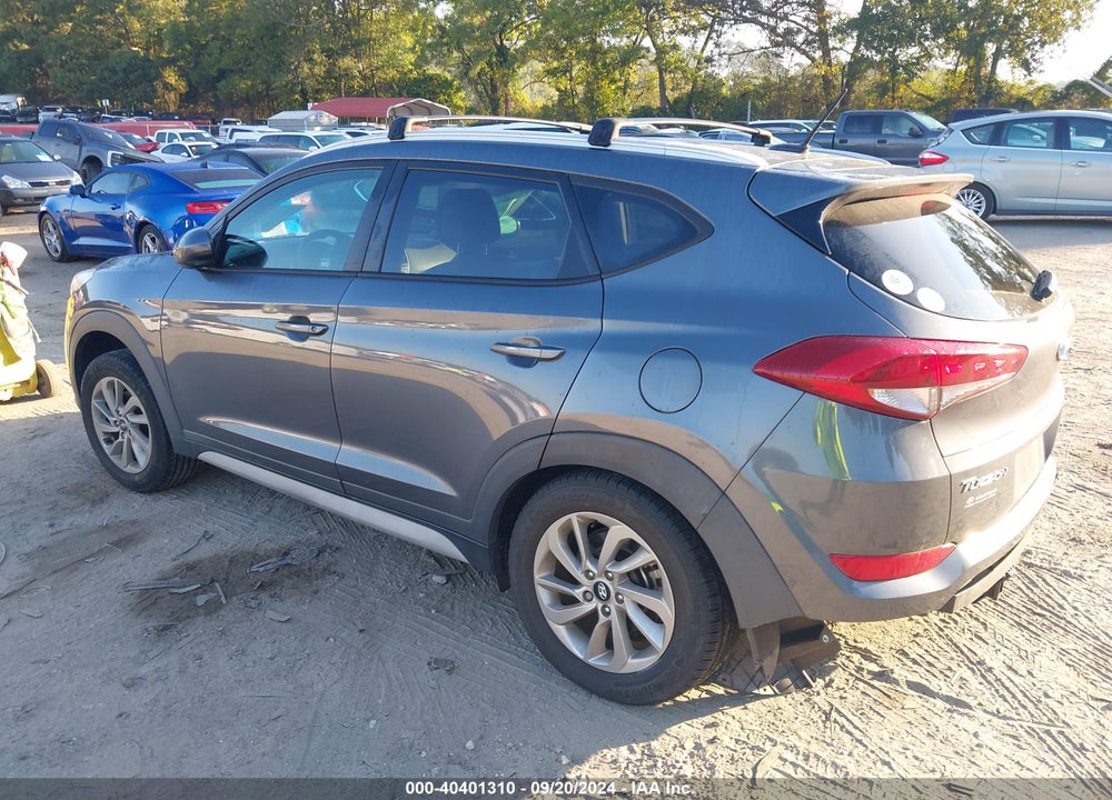 2017 HYUNDAI TUCSON SE VIN: KM8J33A44HU517820