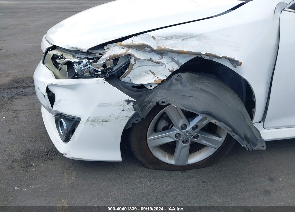 2014 TOYOTA CAMRY SE VIN: 4T1BF1FK4EU461042