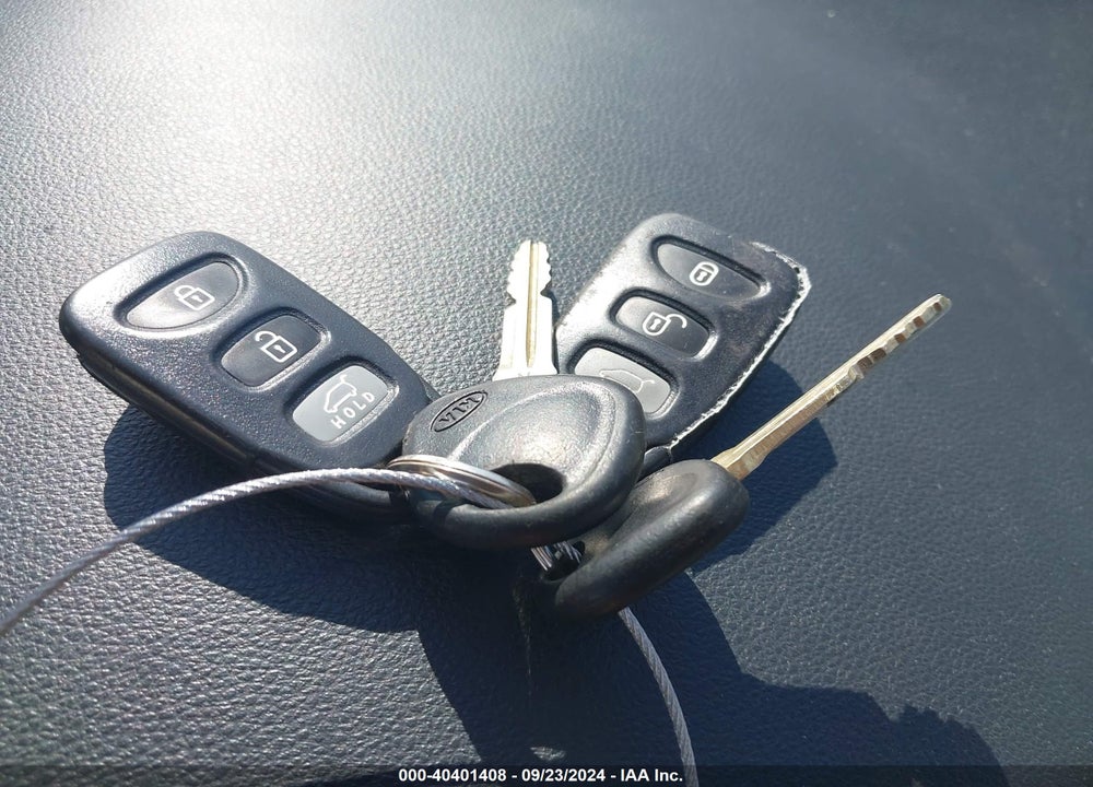 2008 KIA RONDO LX V6 VIN: KNAFG526X87170581
