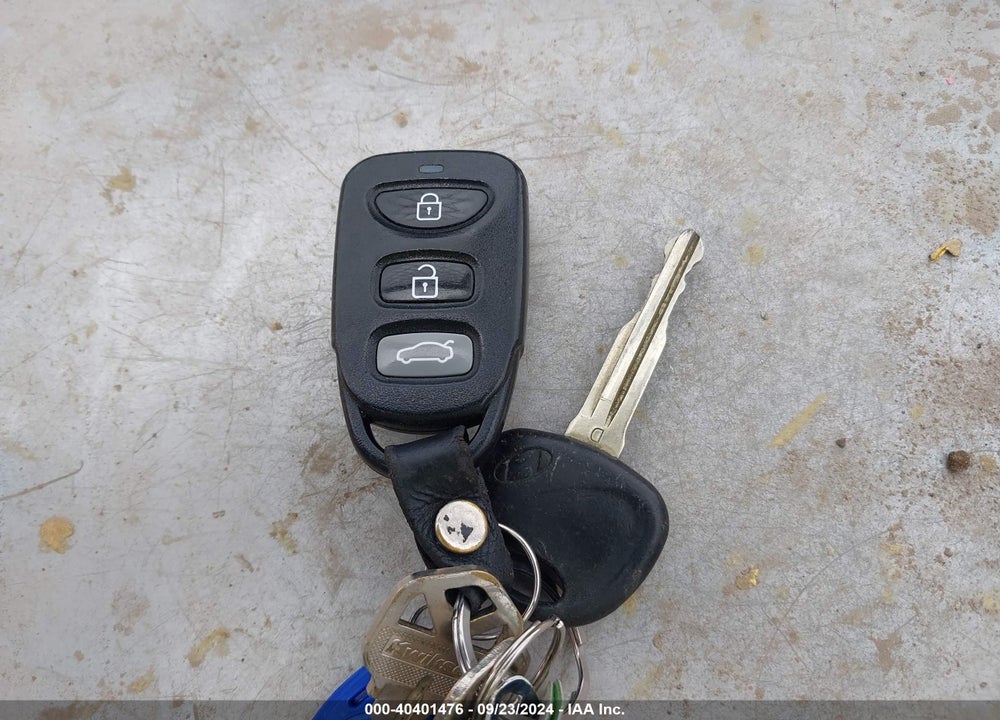 2008 HYUNDAI ELANTRA GLS/SE VIN: KMHDU46D88U517103