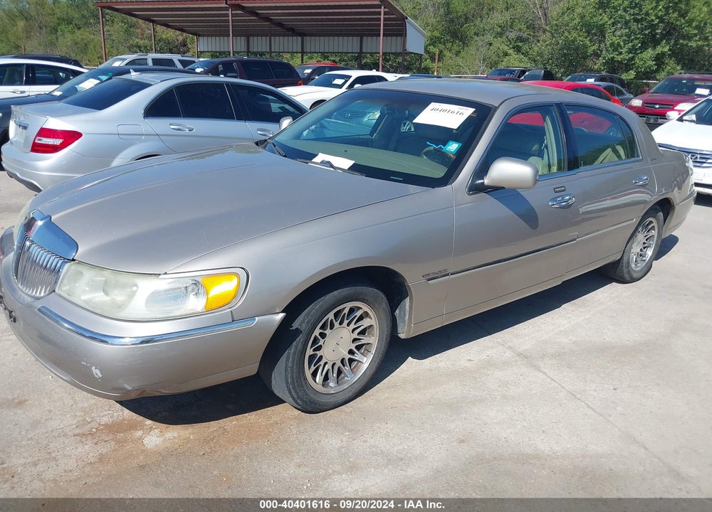 2002 LINCOLN TOWN CAR SIGNATURE VIN: 1LNHM82W12Y624011