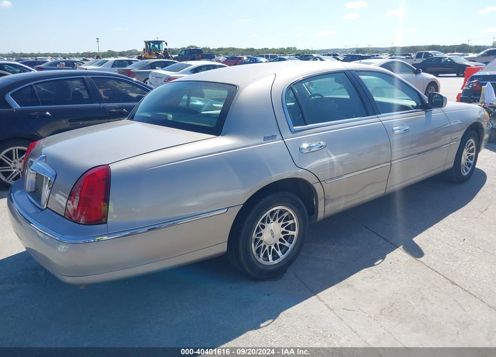 2002 LINCOLN TOWN CAR SIGNATURE VIN: 1LNHM82W12Y624011
