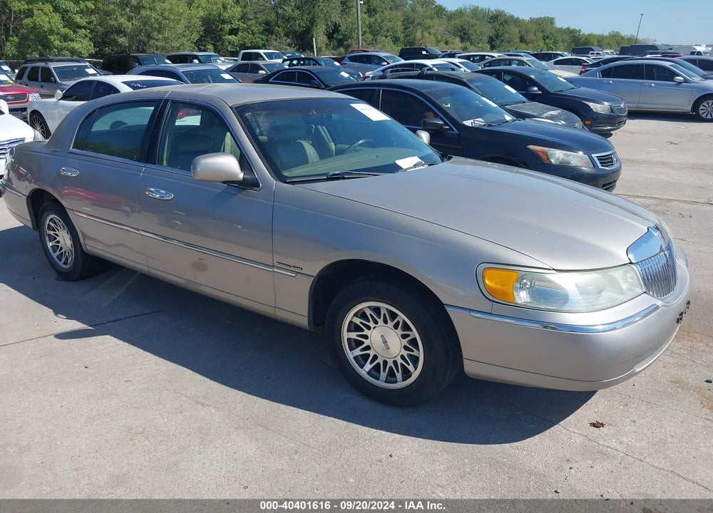2002 LINCOLN TOWN CAR SIGNATURE VIN: 1LNHM82W12Y624011