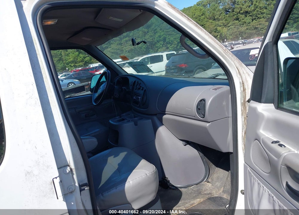 2001 FORD E-350 SUPER DUTY XL/XLT VIN: 1FBSS31L71HB48490