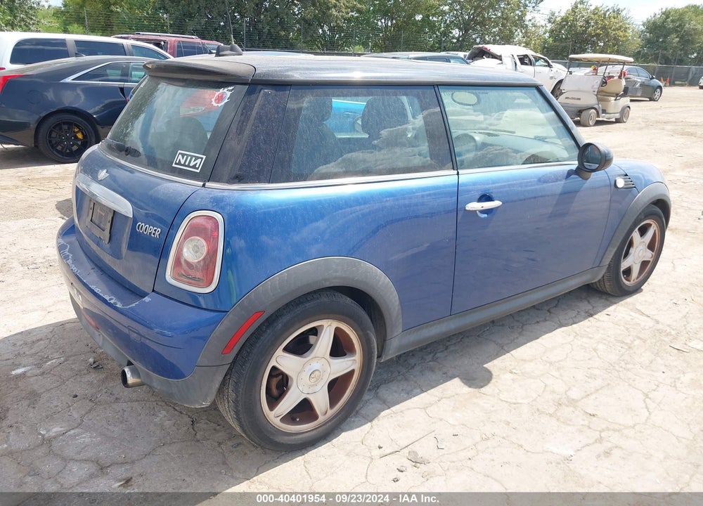 2007 MINI COOPER VIN: WMWMF33597TT51925