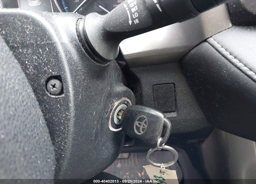 2017 TOYOTA RAV4 XLE VIN: JTMRFREV4HJ129332