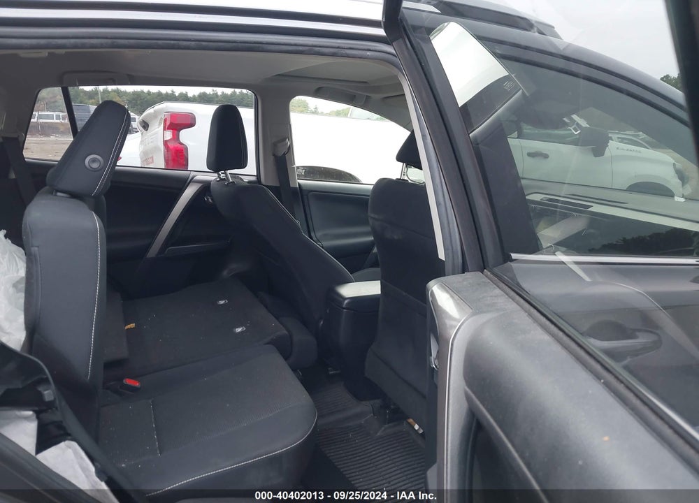 2017 TOYOTA RAV4 XLE VIN: JTMRFREV4HJ129332