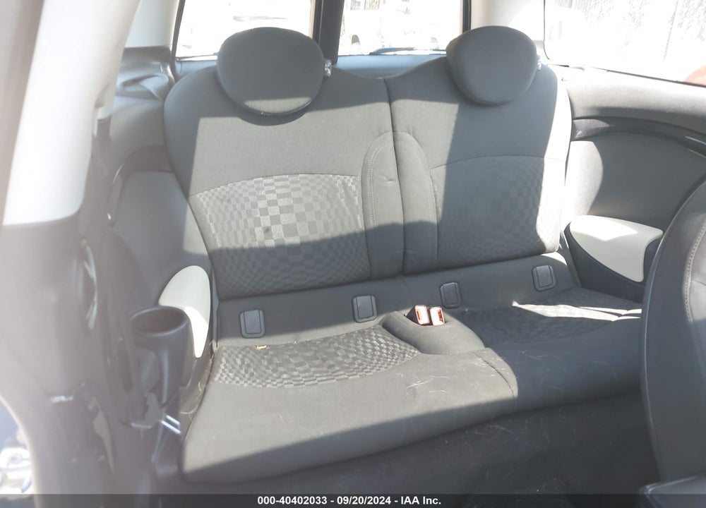 2009 MINI COOPER CLUBMAN VIN: WMWML33559TX33218